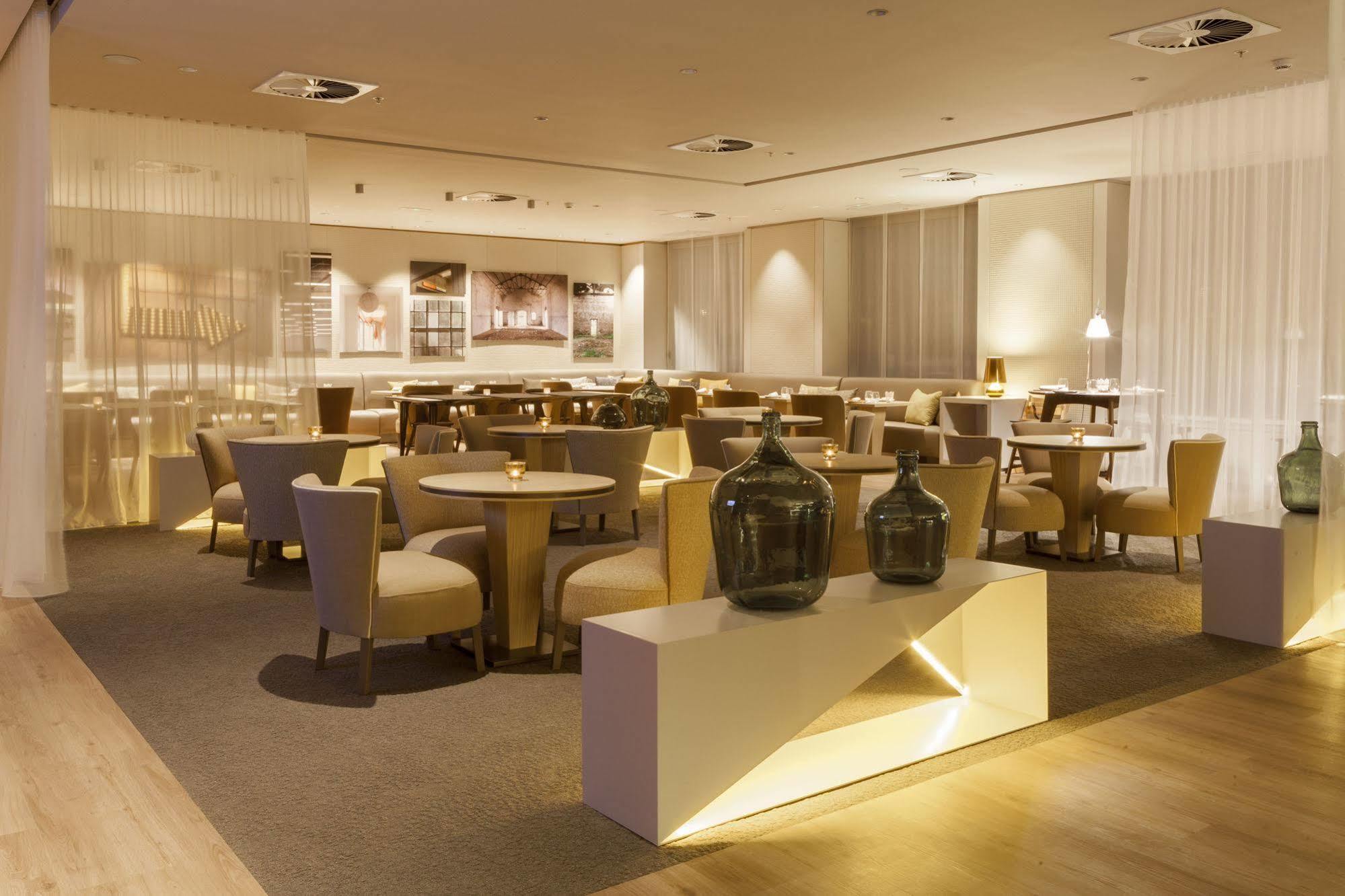 Ac Hotel Diagonal L'Illa By Marriott Barcelona Exterior foto